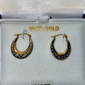 10 KT gold earrings